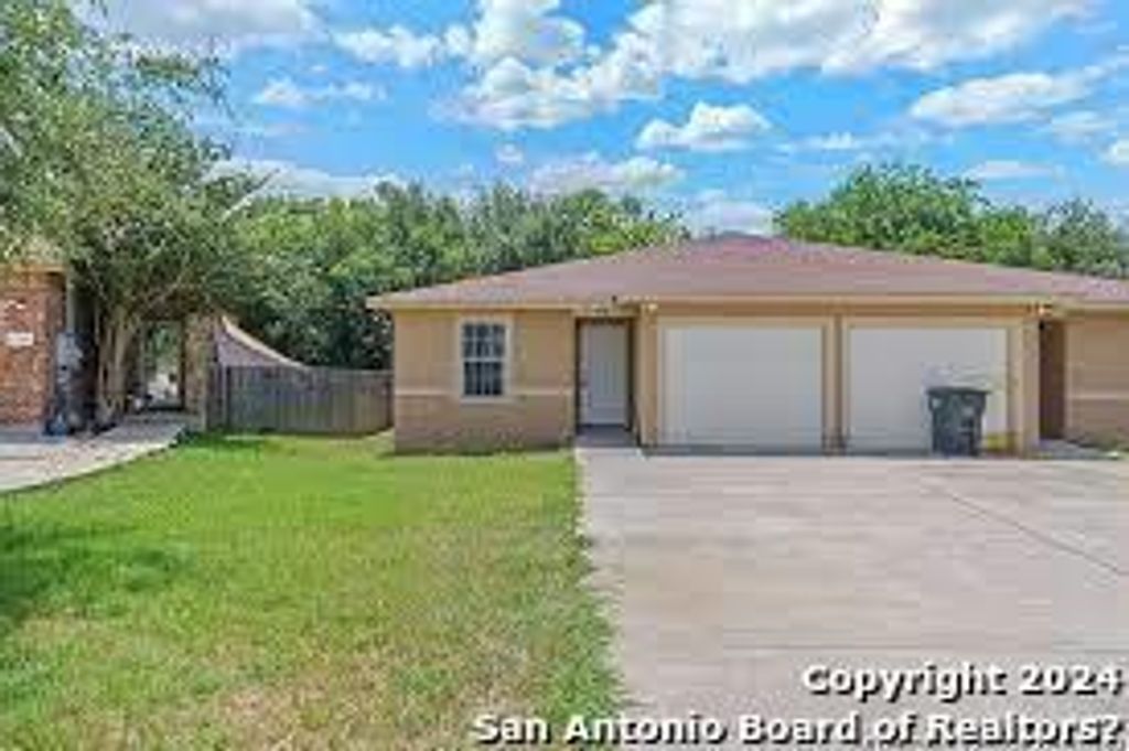 280 Rosalie Drive in New Braunfels